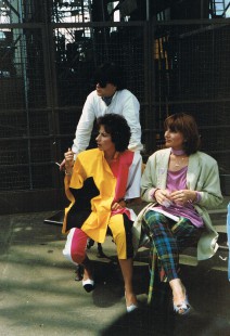 Deutsch-französische Fernsehproduktion Tele-Tour, gemeinsames Singen -   hier  auf dem Eiffelturm in Paris mit Kollegin Marie-Paule Belle, 1986