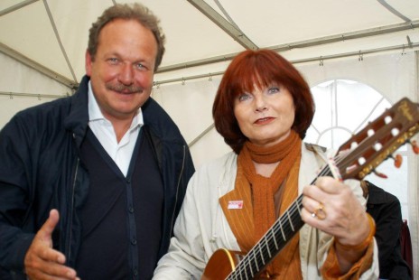 Mit Frank Bsirske gemeinsam für ver.di und meinem Lied WIR SIND VIELE, hier in Köln, 2009