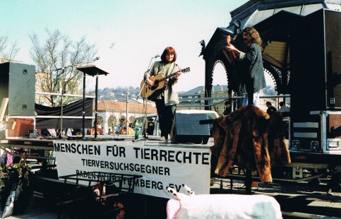 Auftritt für die Tierversuchsgegner Baden-Württemberg, hier in Stuttgart 1991